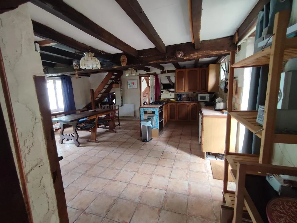Holiday home Magnifique Moulin Au Bord D'Une Riviere, Calme Absolu, Piano Doyet France