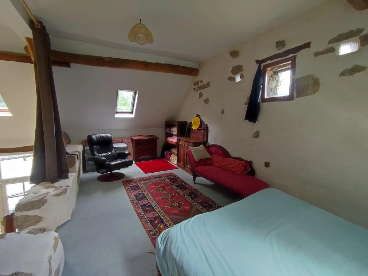 Holiday home Magnifique Moulin Au Bord D'Une Riviere, Calme Absolu, Piano Doyet