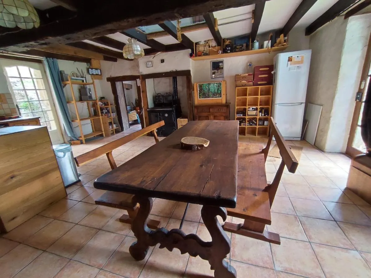 Holiday home Magnifique Moulin Au Bord D'Une Riviere, Calme Absolu, Piano Doyet