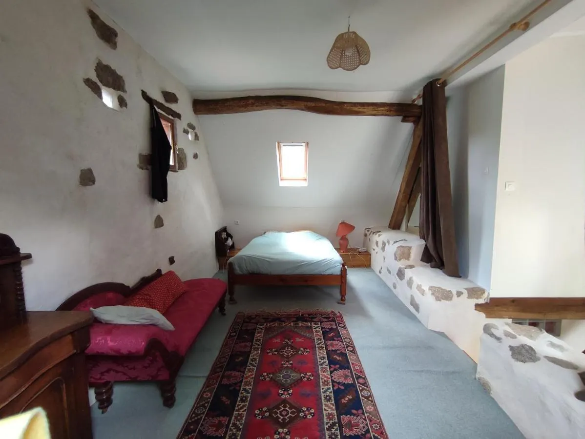 Magnifique Moulin Au Bord D'Une Riviere, Calme Absolu, Piano Doyet Holiday home