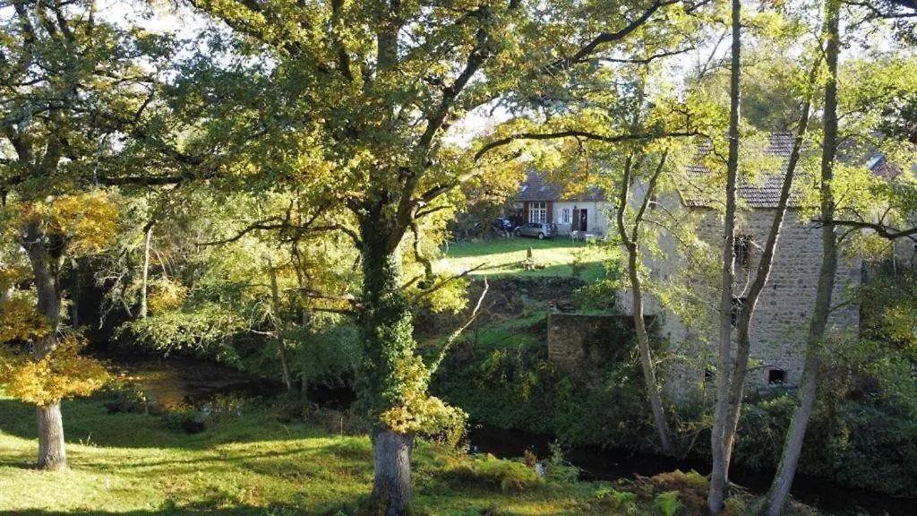 Holiday home Magnifique Moulin Au Bord D'Une Riviere, Calme Absolu, Piano Doyet