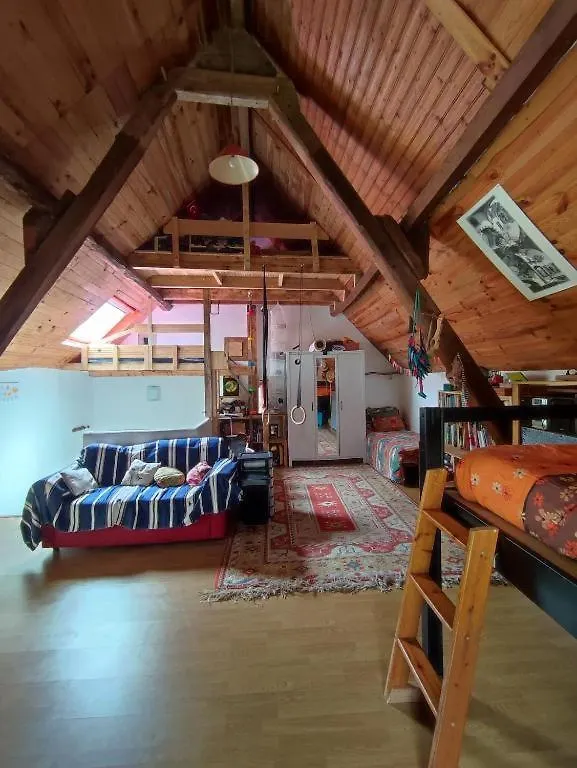 Holiday home Magnifique Moulin Au Bord D'Une Riviere, Calme Absolu, Piano Doyet